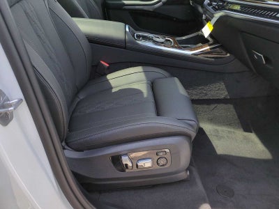 2026 BMW X7 M60i M60i