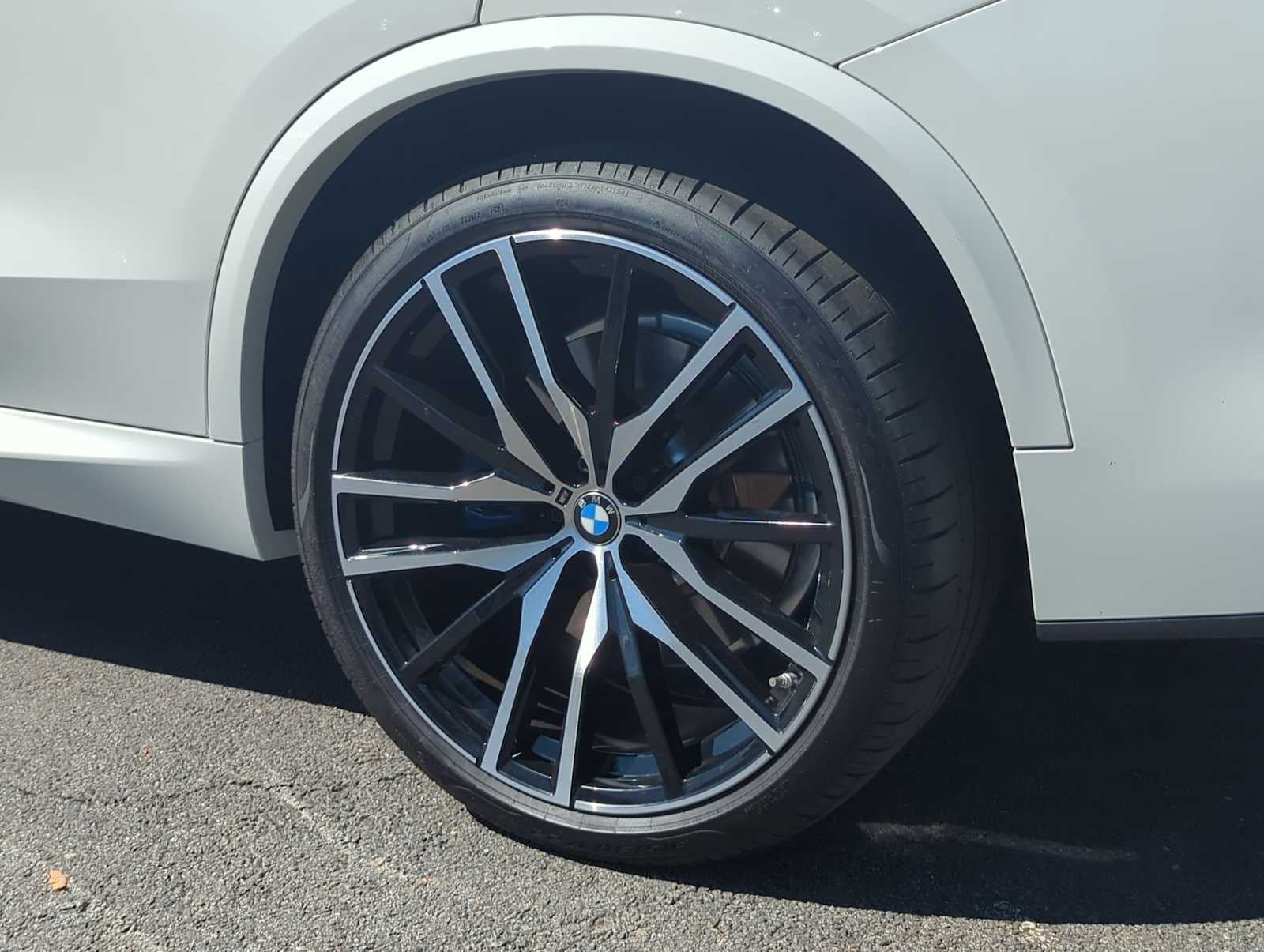 2025 BMW X5 M60i M60i