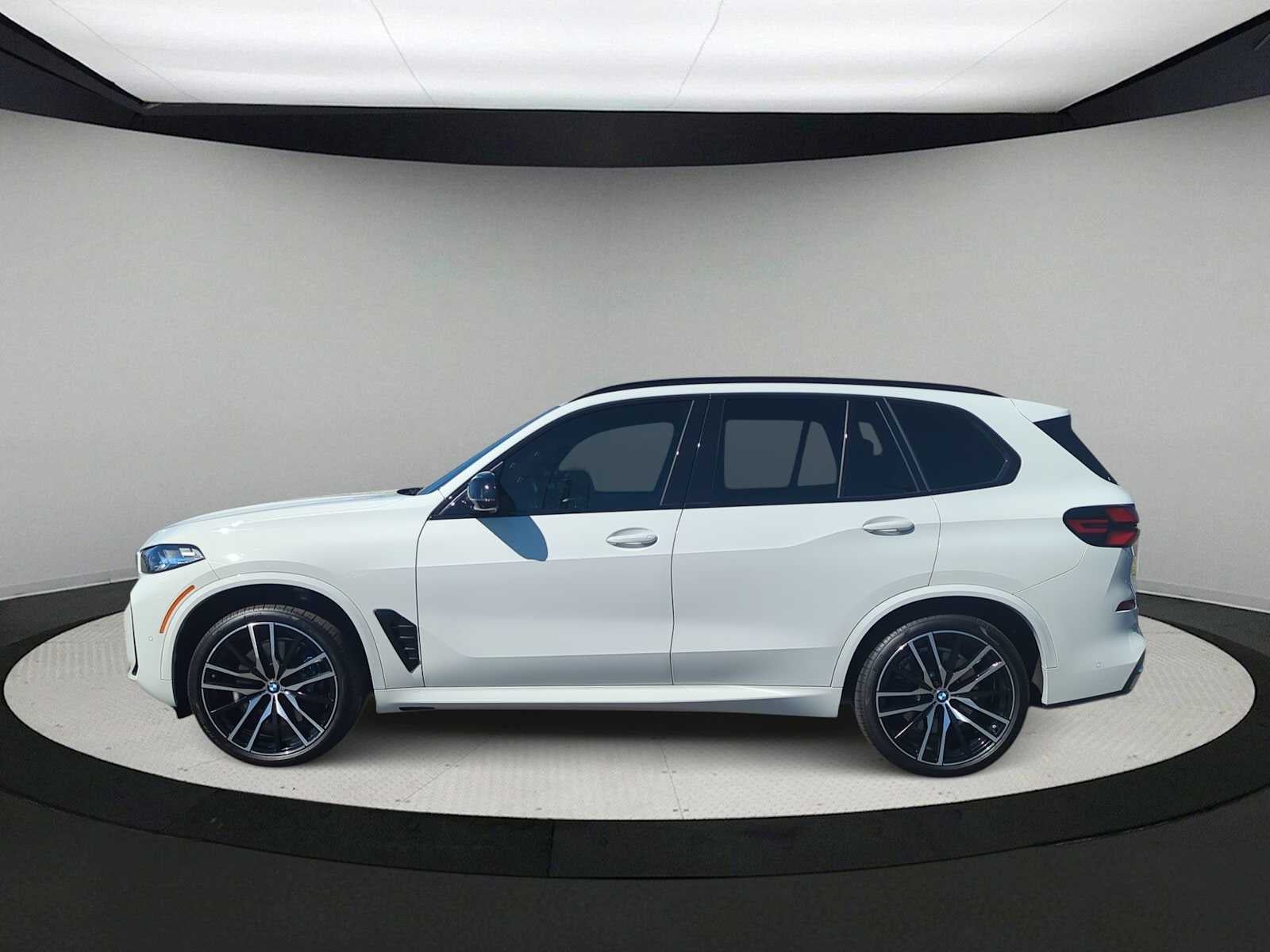 2025 BMW X5 M60i M60i
