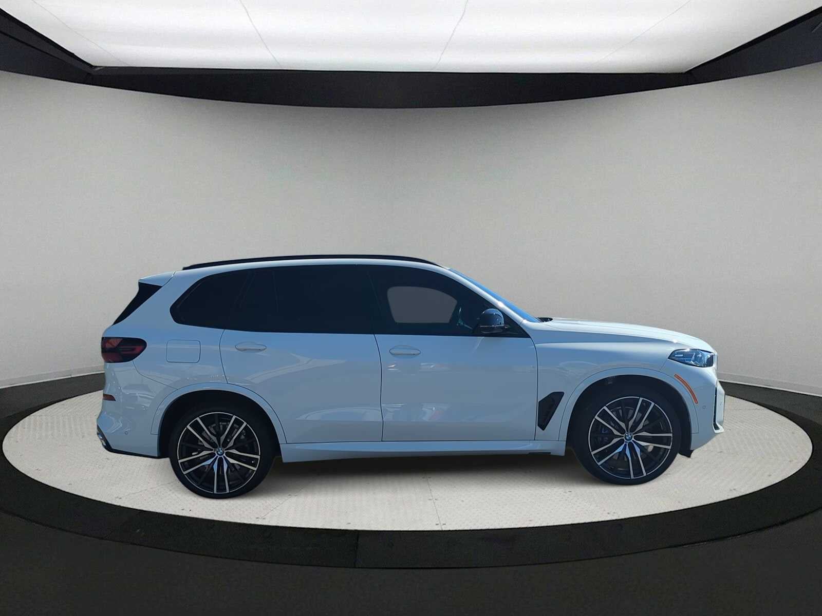 2025 BMW X5 M60i M60i