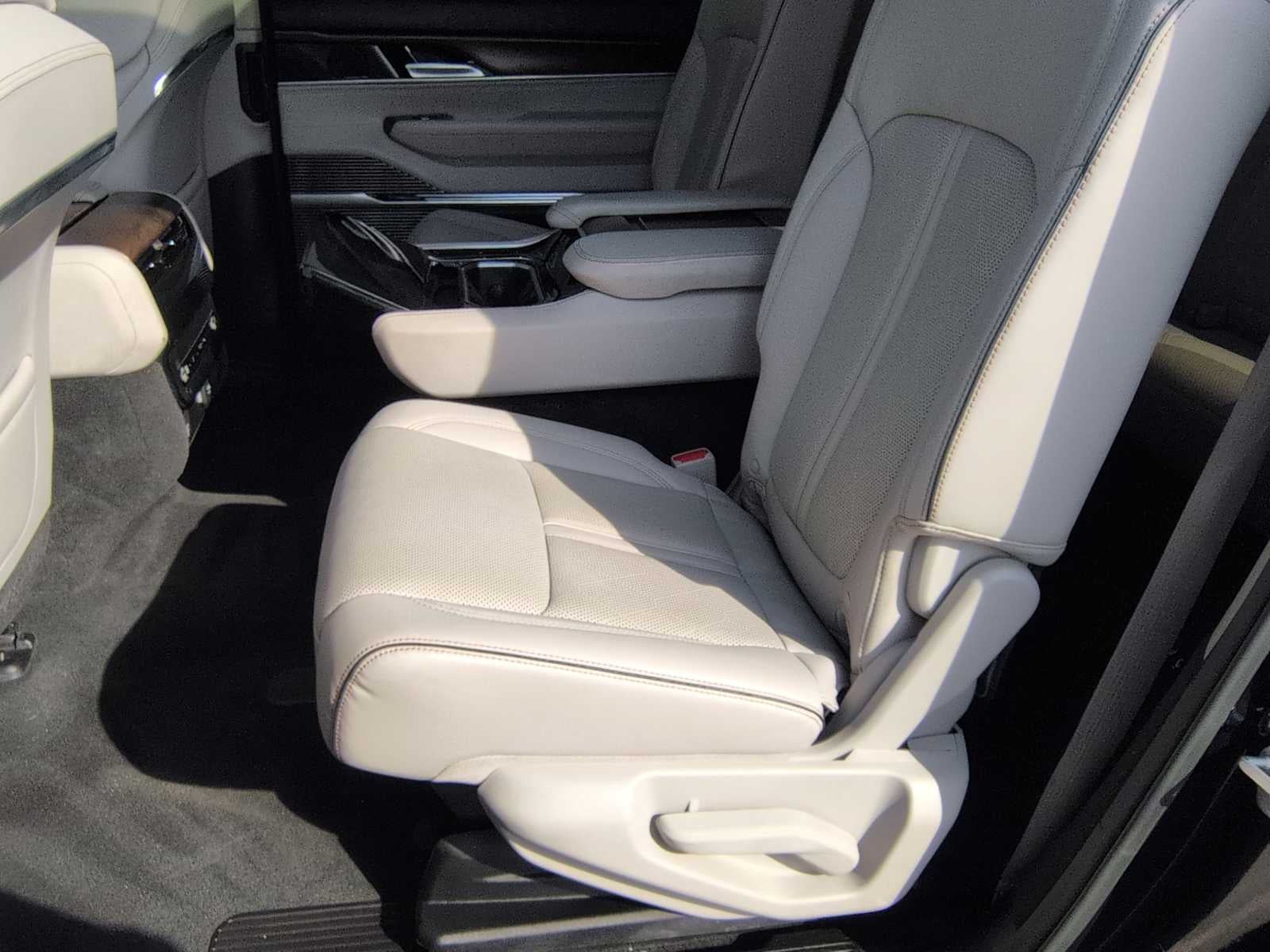 2023 Jeep Grand Wagoneer Series II