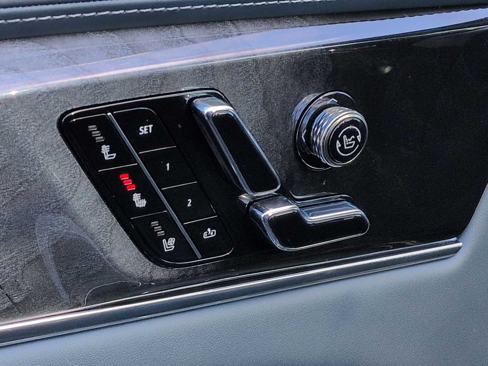 2025 Cadillac ESCALADE IQ Luxury 2