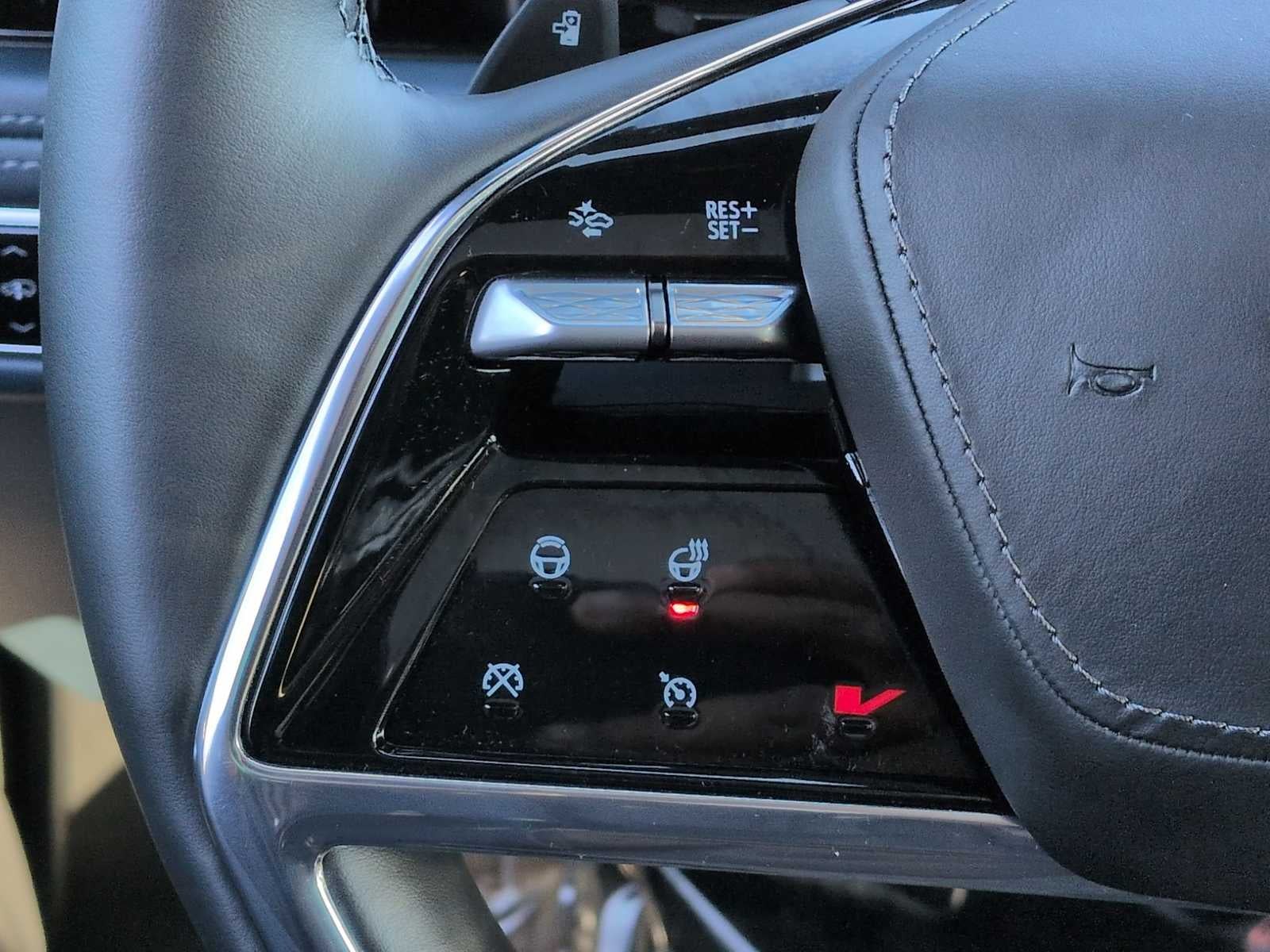 2025 Cadillac ESCALADE IQ Luxury 2