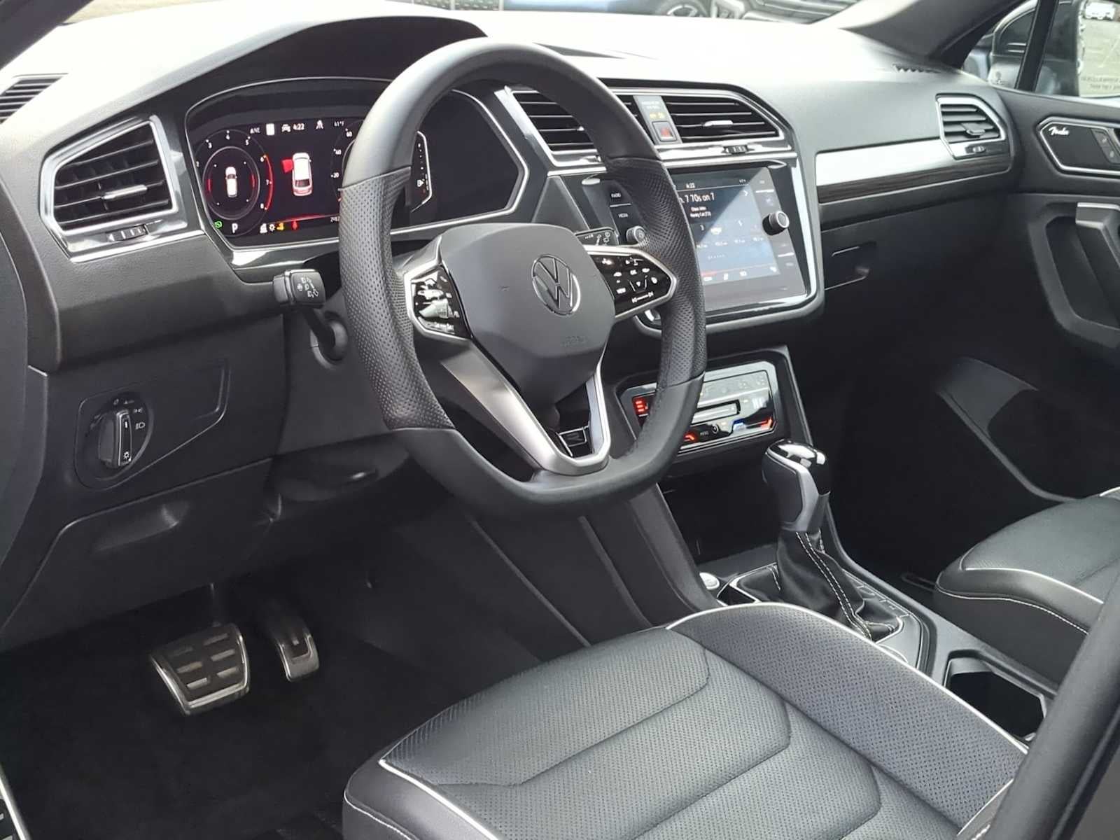 2024 Volkswagen Tiguan SEL R-Line