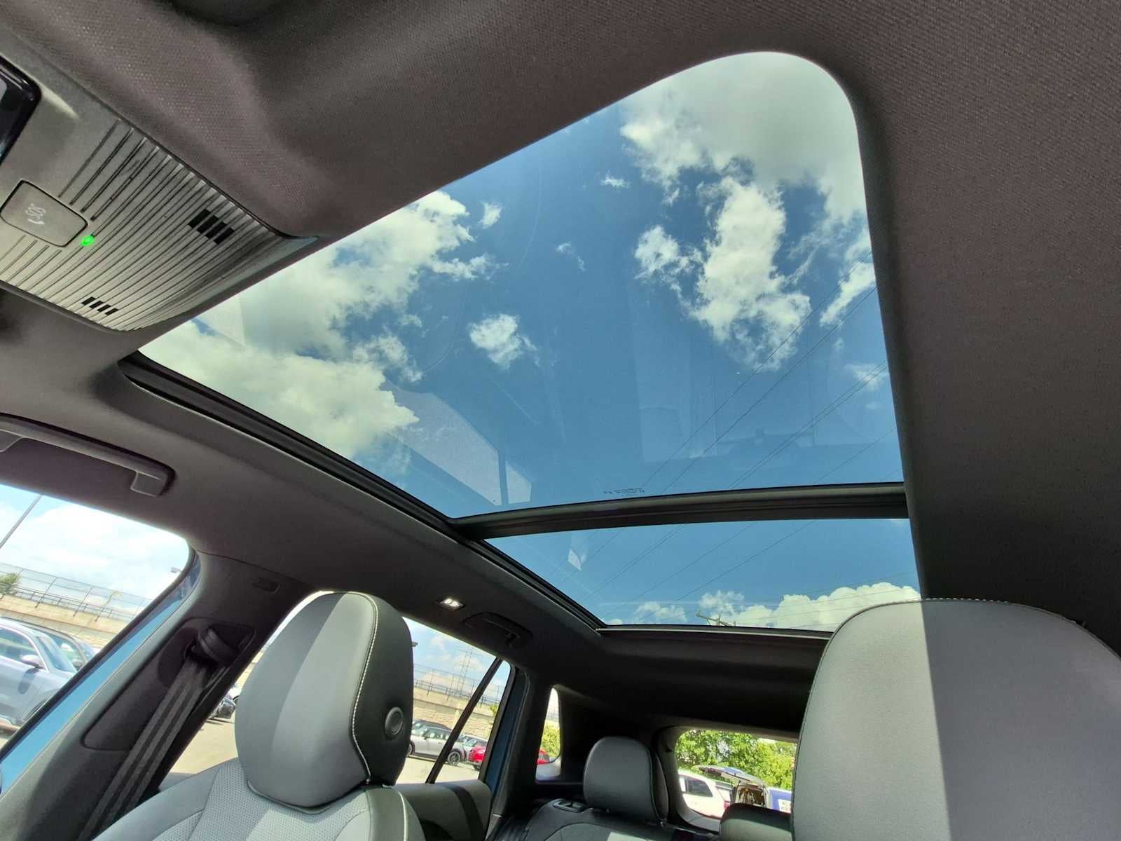 2025 Volkswagen Tiguan SE R-Line Black