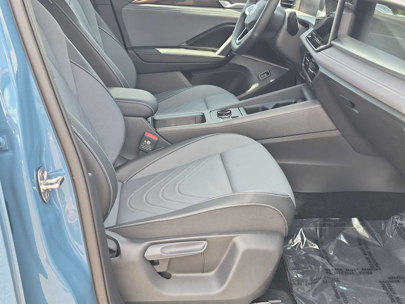 2025 Volkswagen Tiguan SE R-Line Black