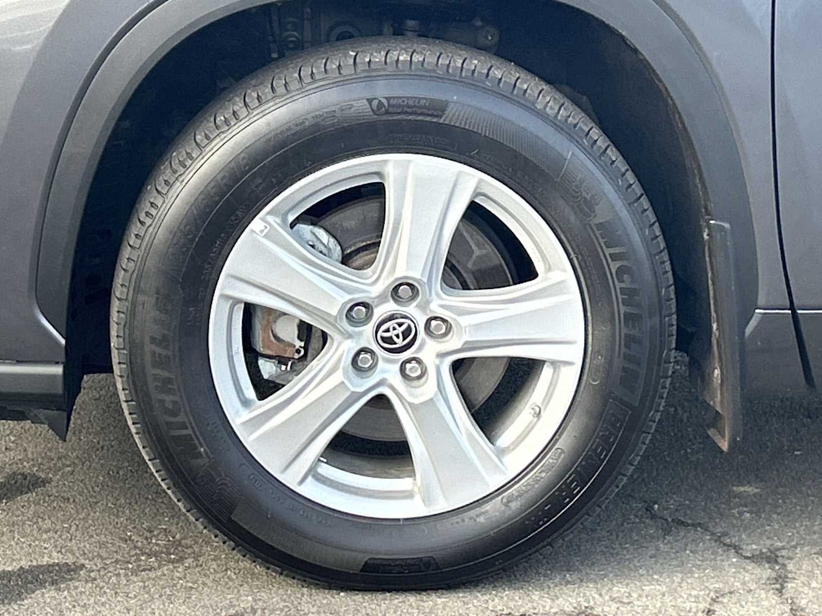 2023 Toyota Highlander LE