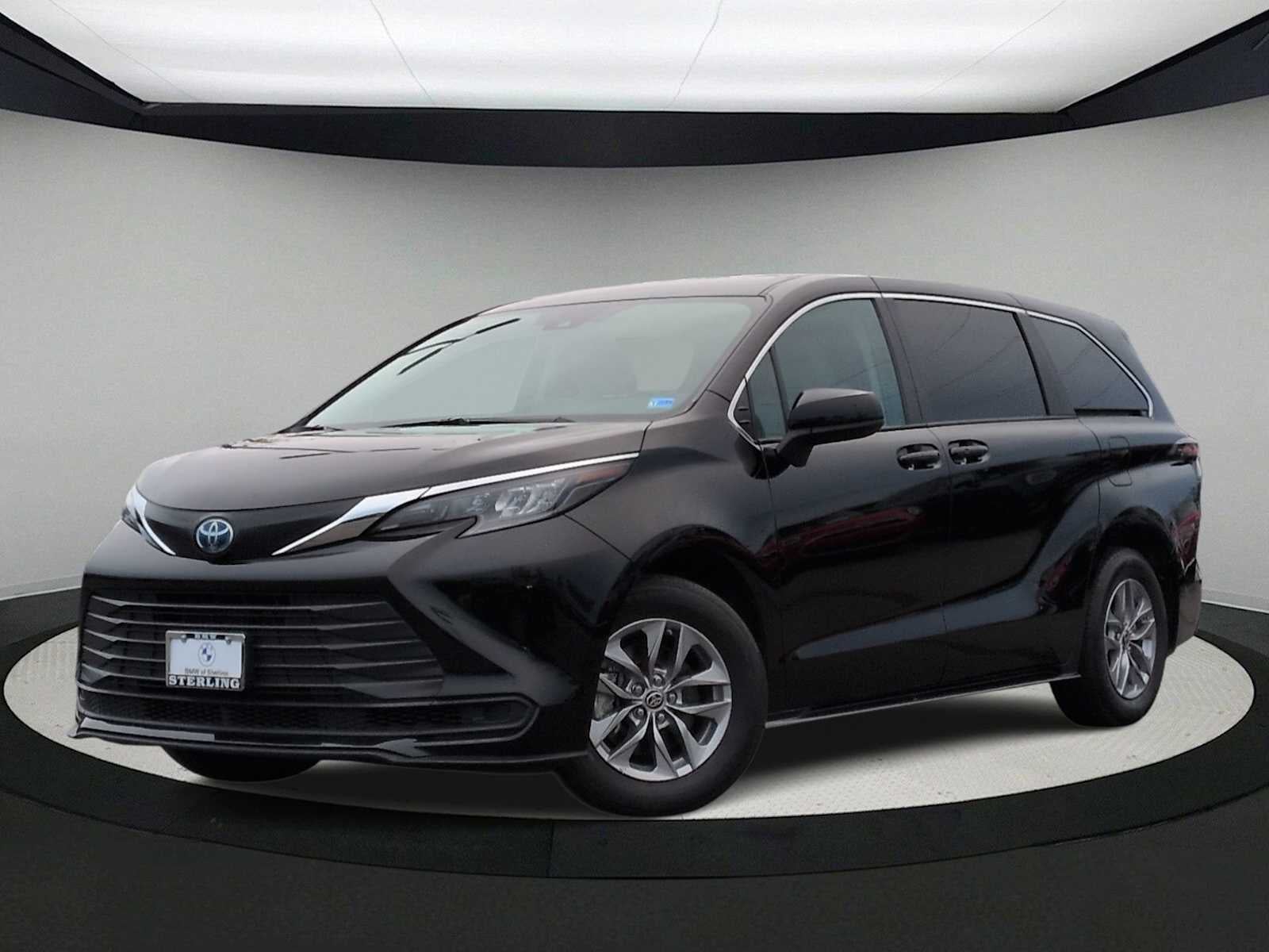 2024 Toyota Sienna LE