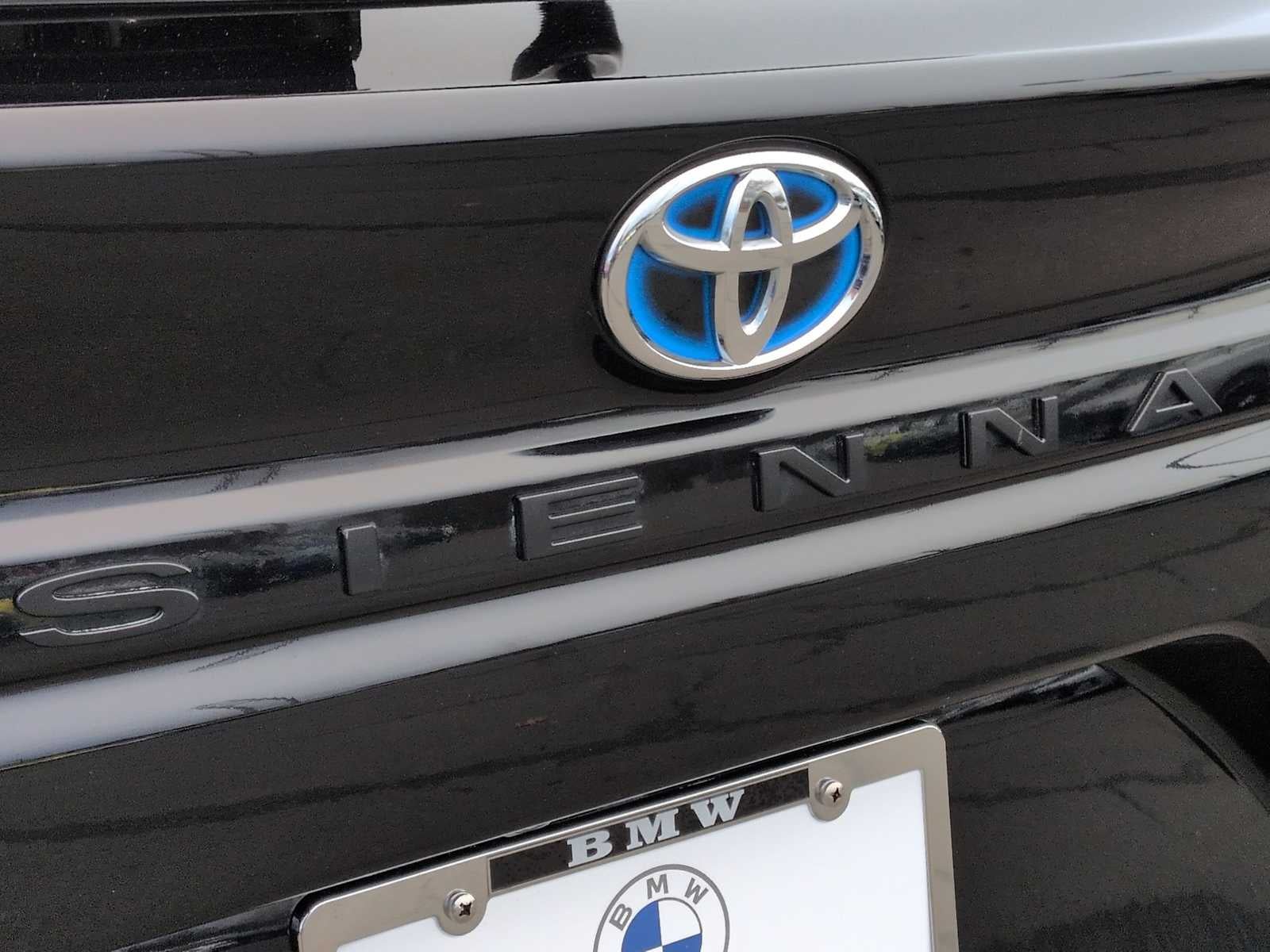 2024 Toyota Sienna LE