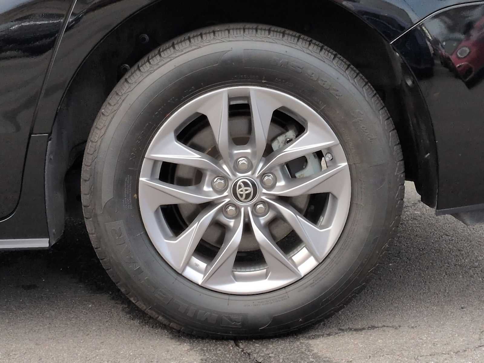 2024 Toyota Sienna LE