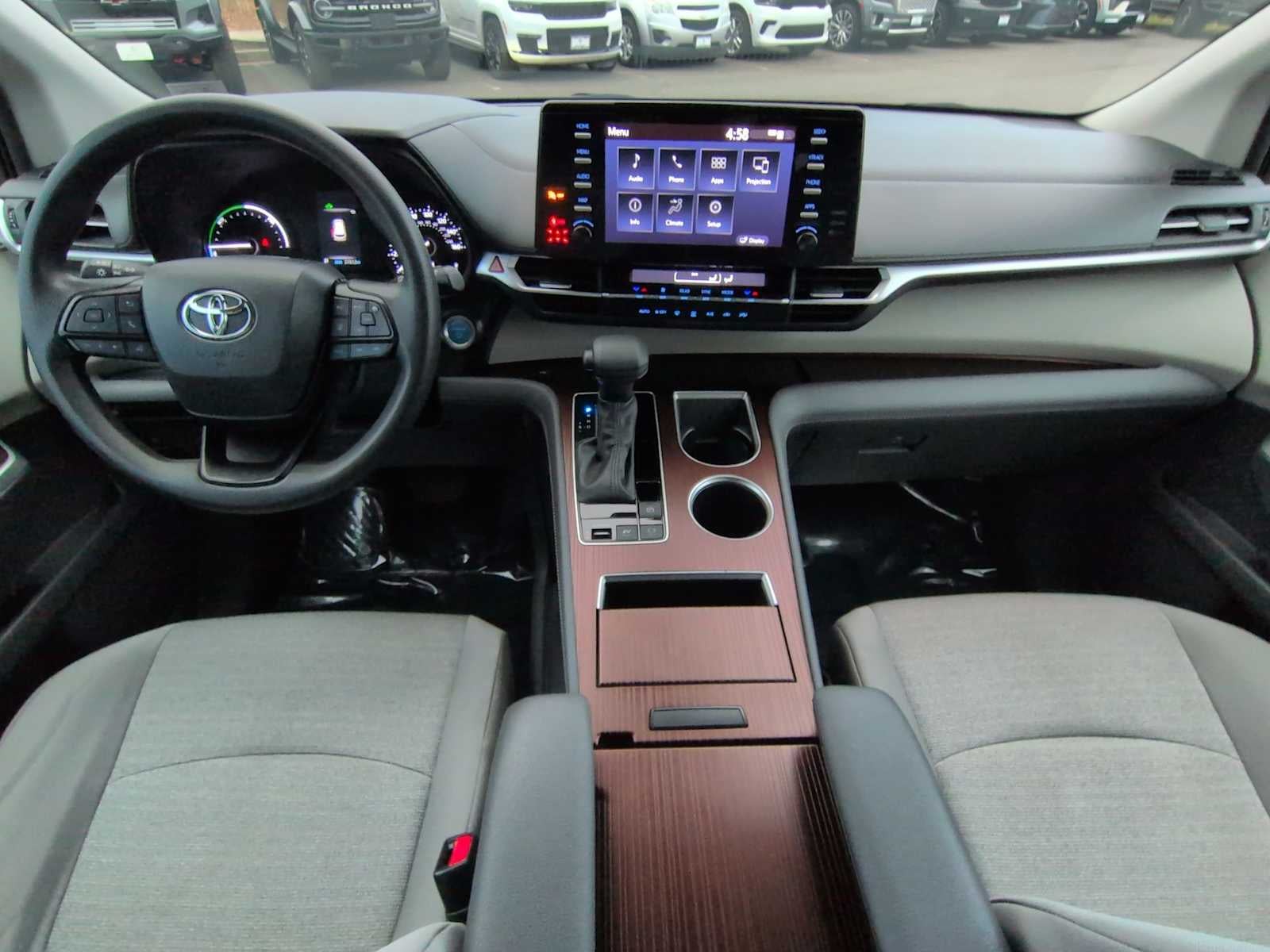 2024 Toyota Sienna LE