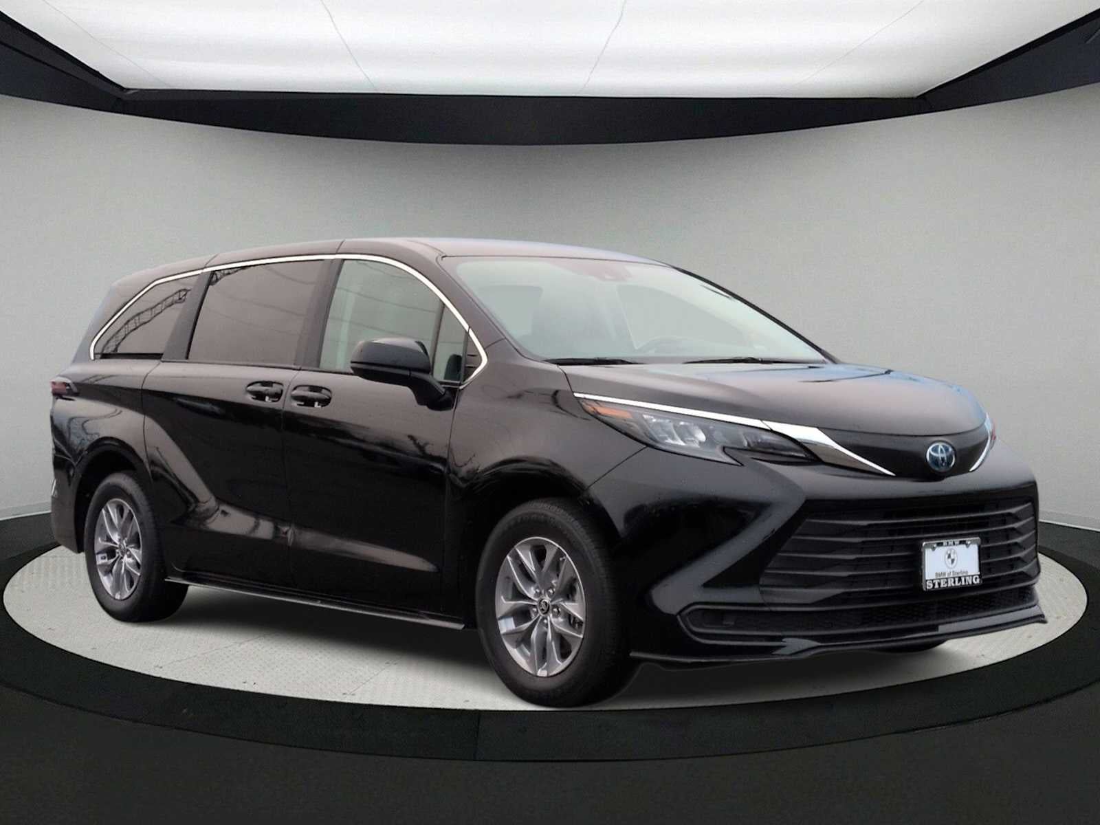 2024 Toyota Sienna LE