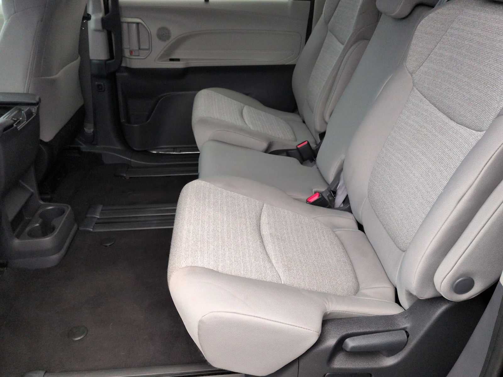 2024 Toyota Sienna LE