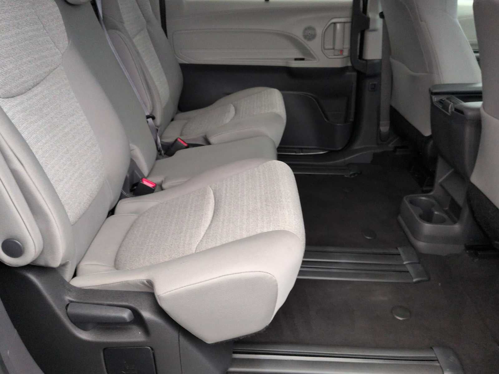 2024 Toyota Sienna LE