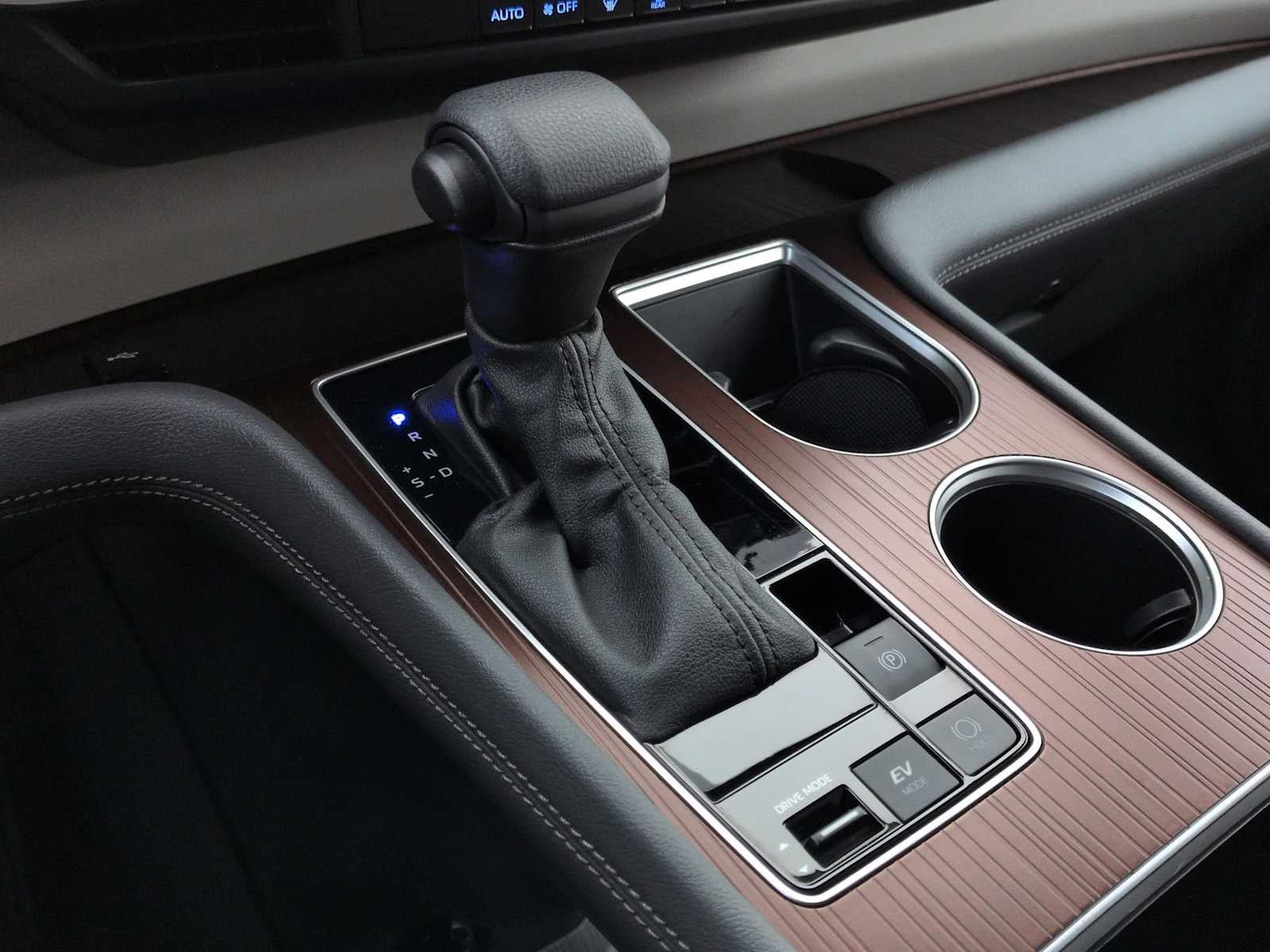 2024 Toyota Sienna LE