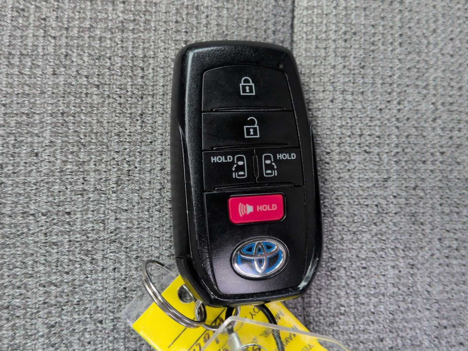 2024 Toyota Sienna LE