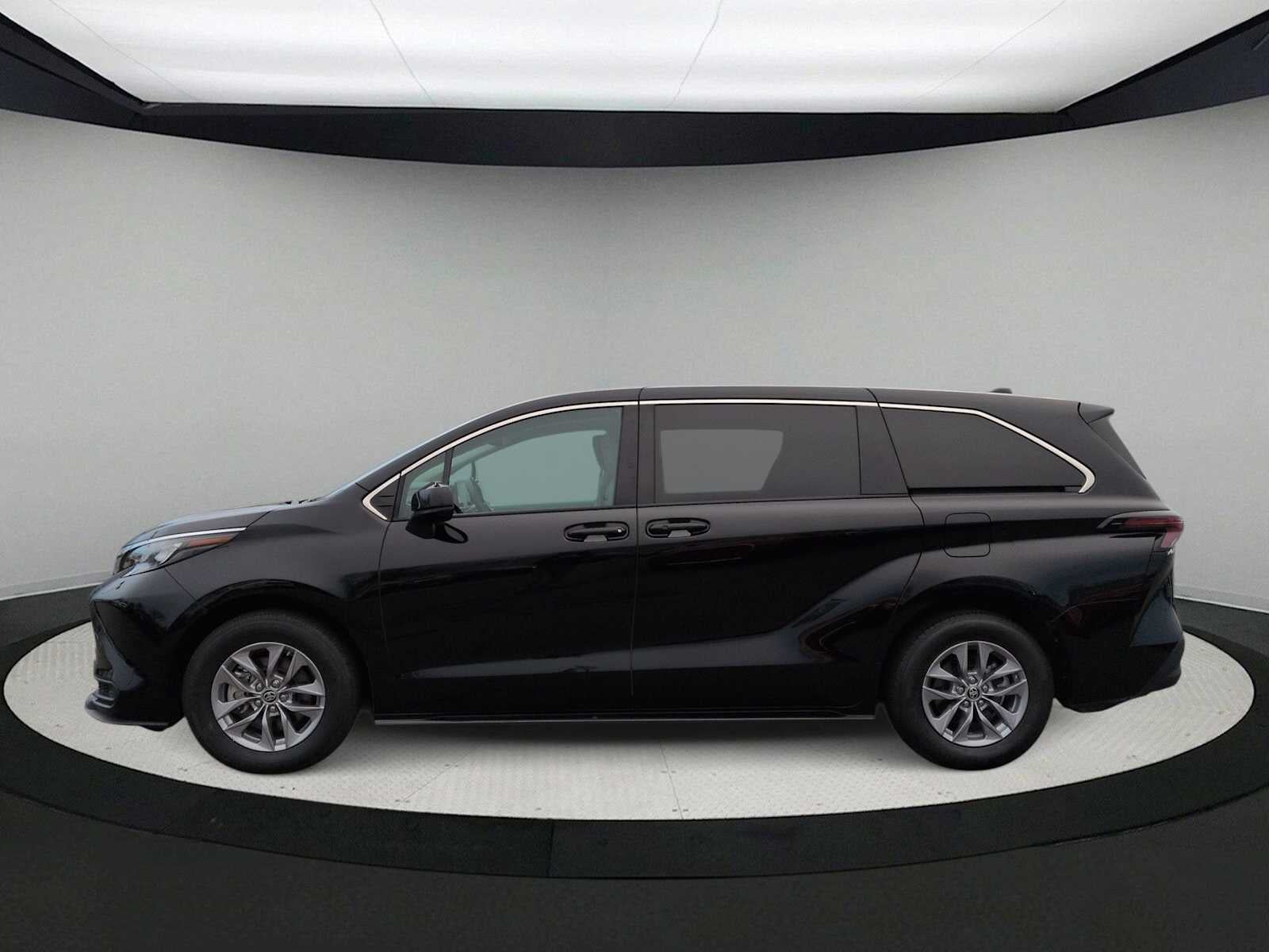 2024 Toyota Sienna LE