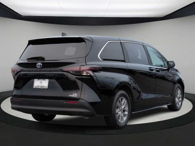 2024 Toyota Sienna LE