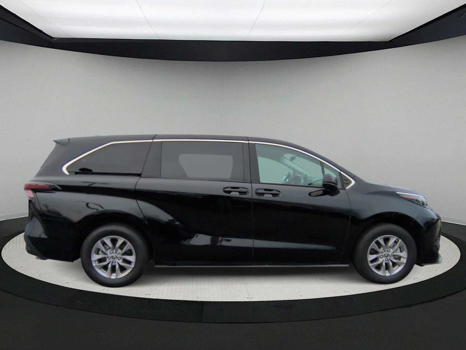 2024 Toyota Sienna LE