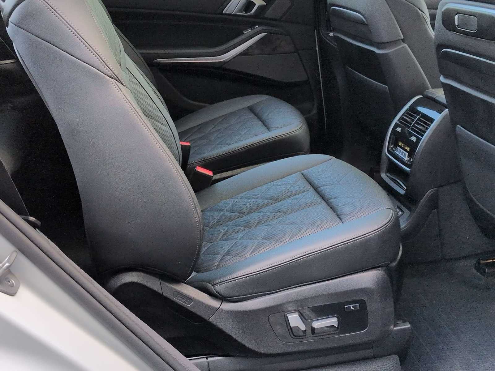 2026 BMW X7 xDrive40i xDrive40i