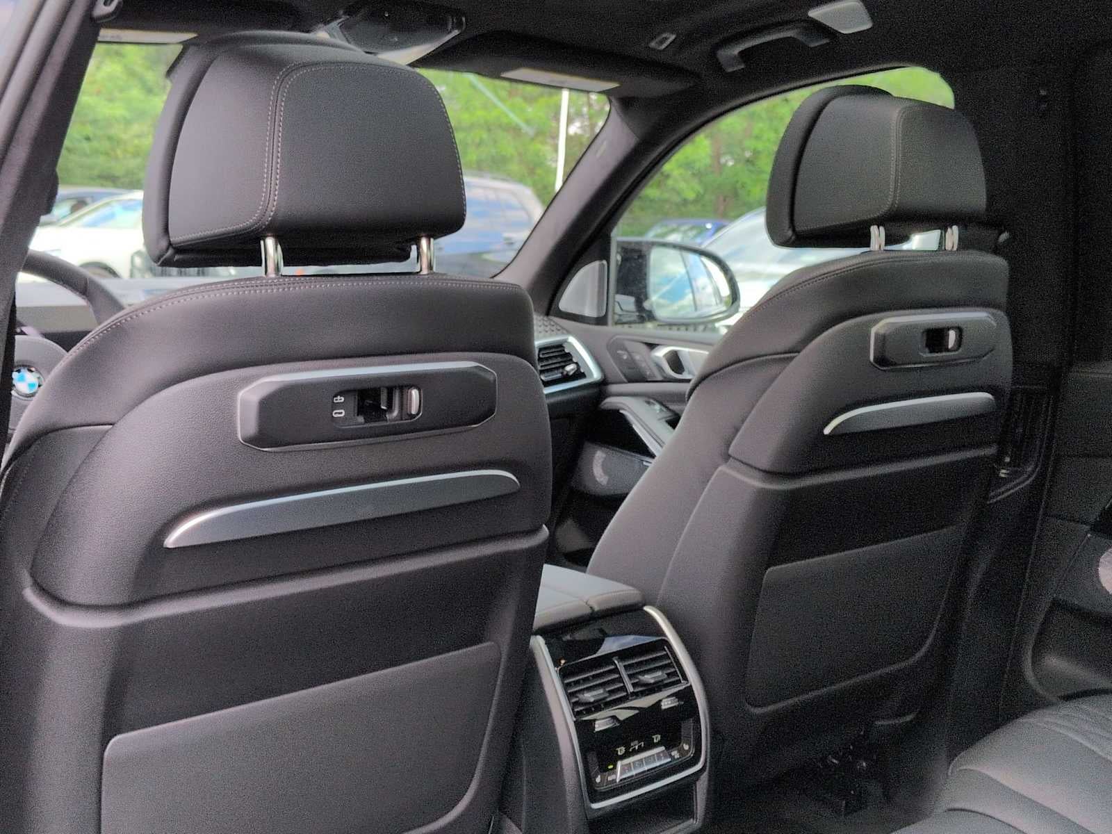 2027 BMW X7 M60i