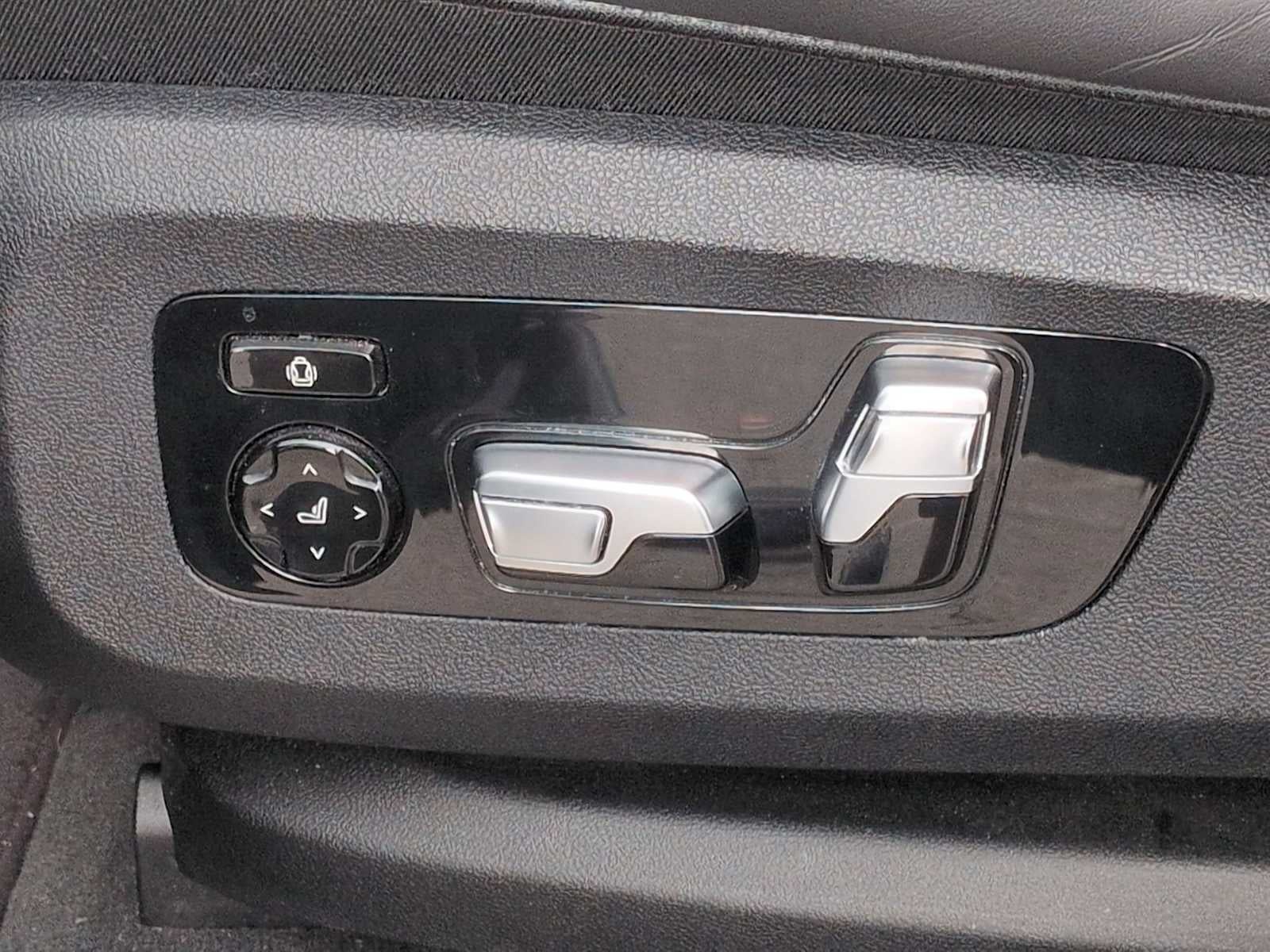 2021 BMW X5 M50i