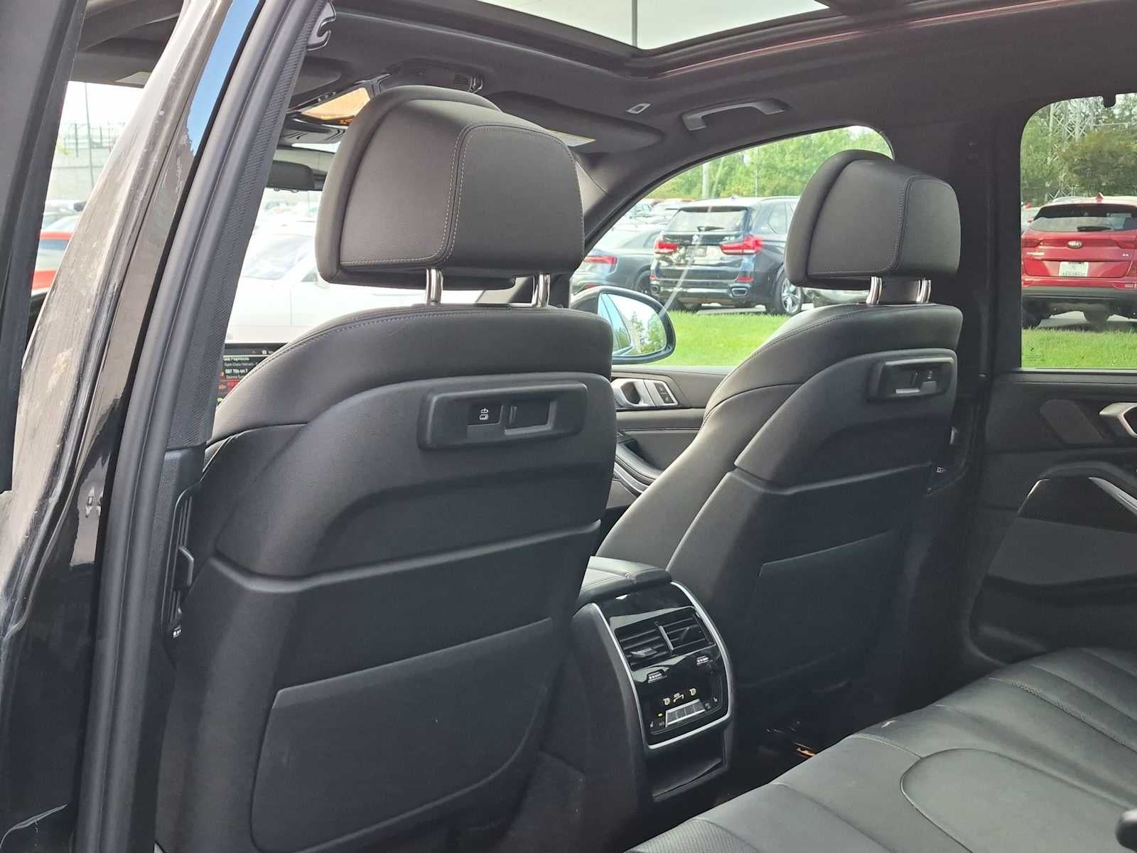 2022 BMW X5 M50i