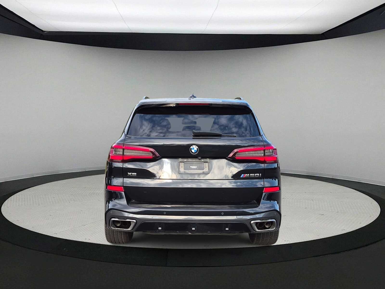 2022 BMW X5 M50i
