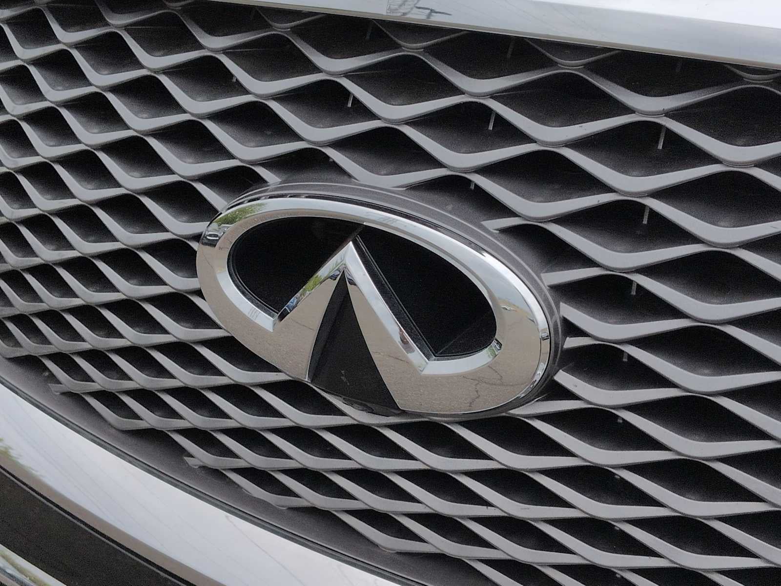 2022 INFINITI QX80 LUXE