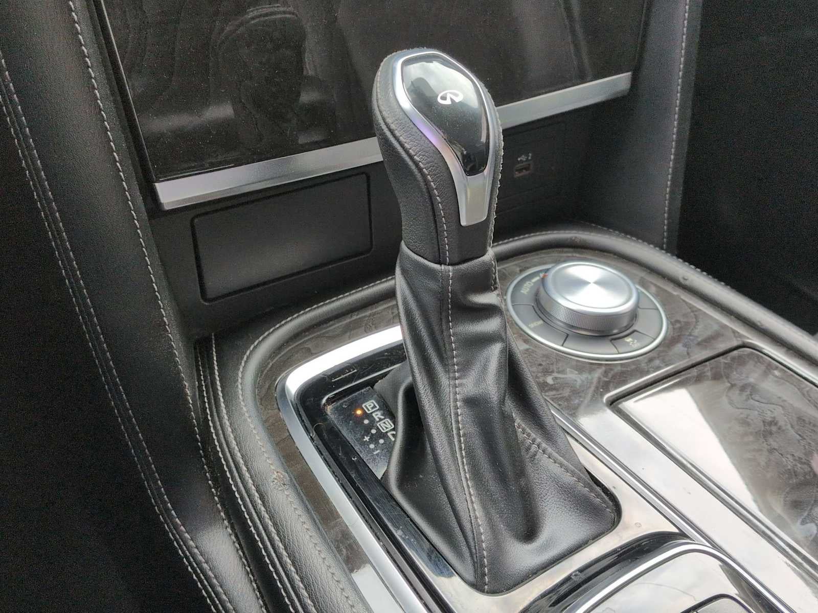 2022 INFINITI QX80 LUXE