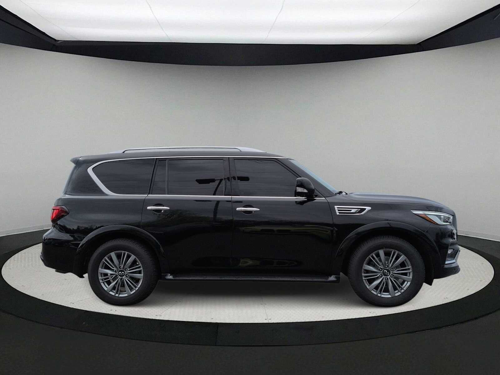 2022 INFINITI QX80 LUXE
