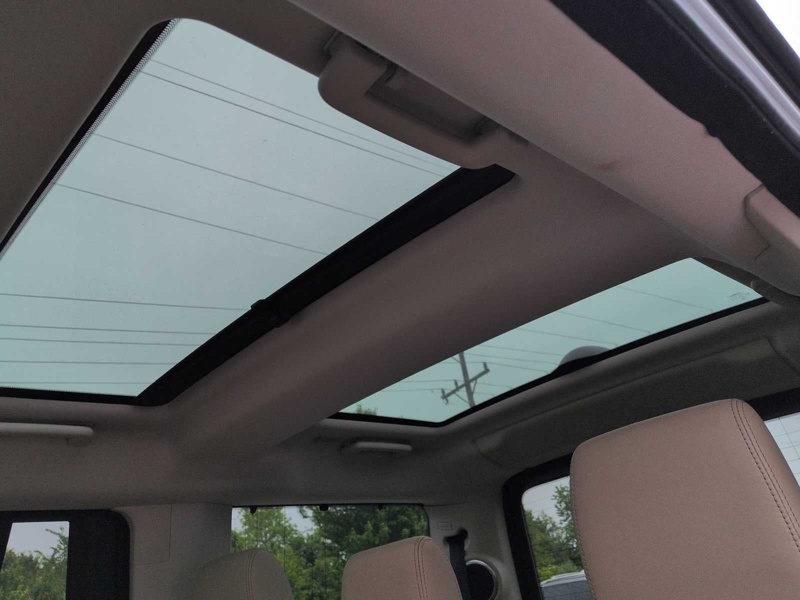 2014 Land Rover LR4 LUX