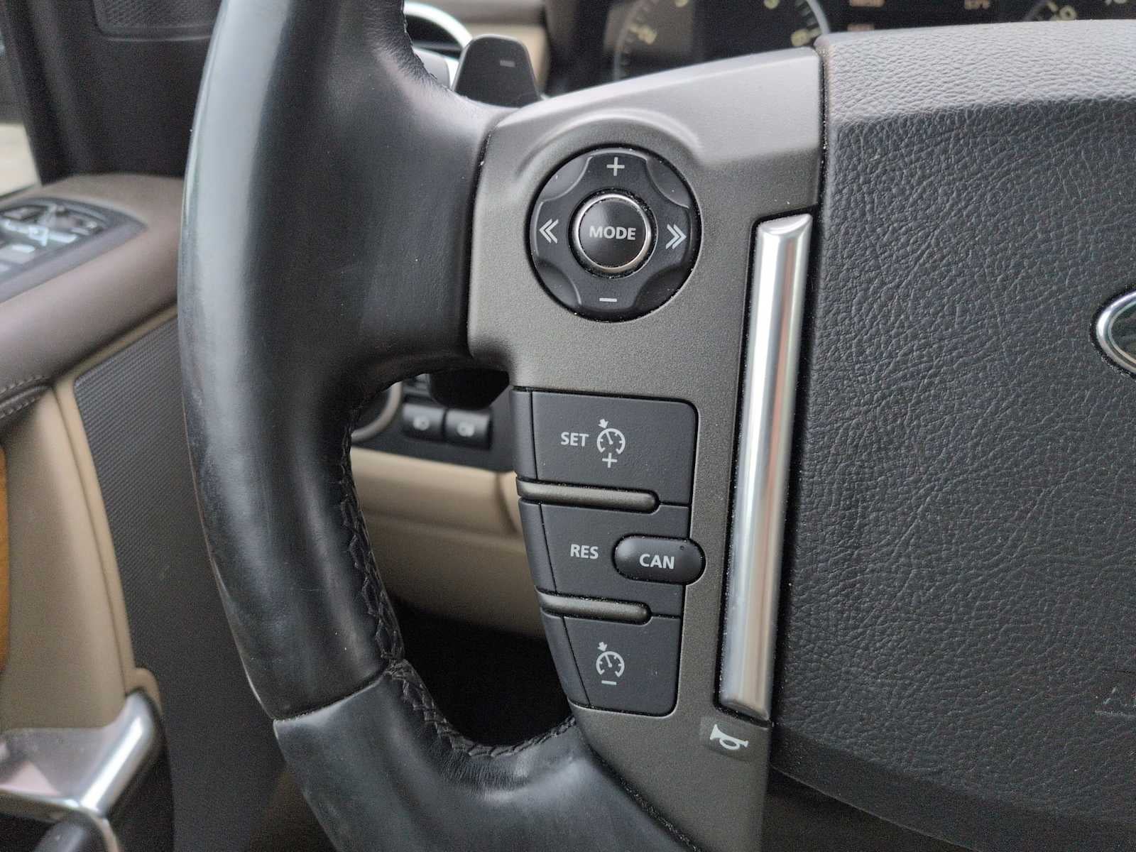 2014 Land Rover LR4 LUX