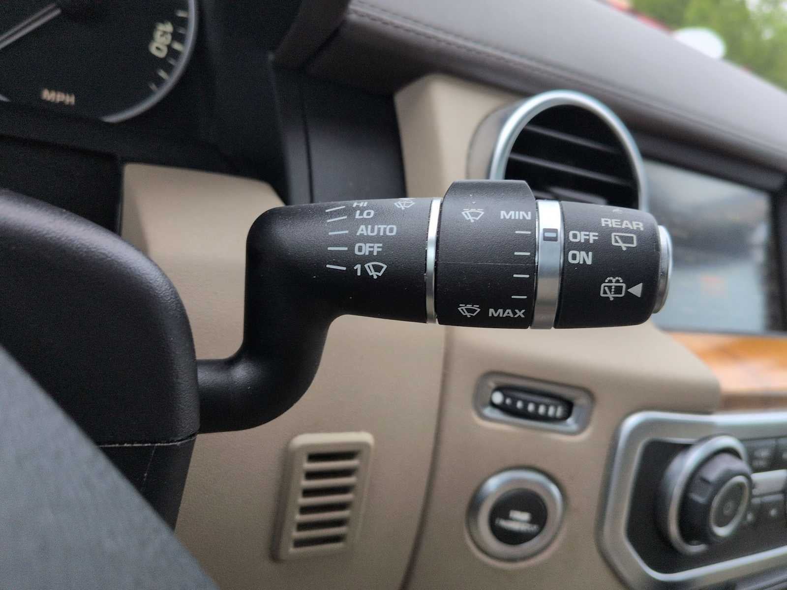 2014 Land Rover LR4 LUX