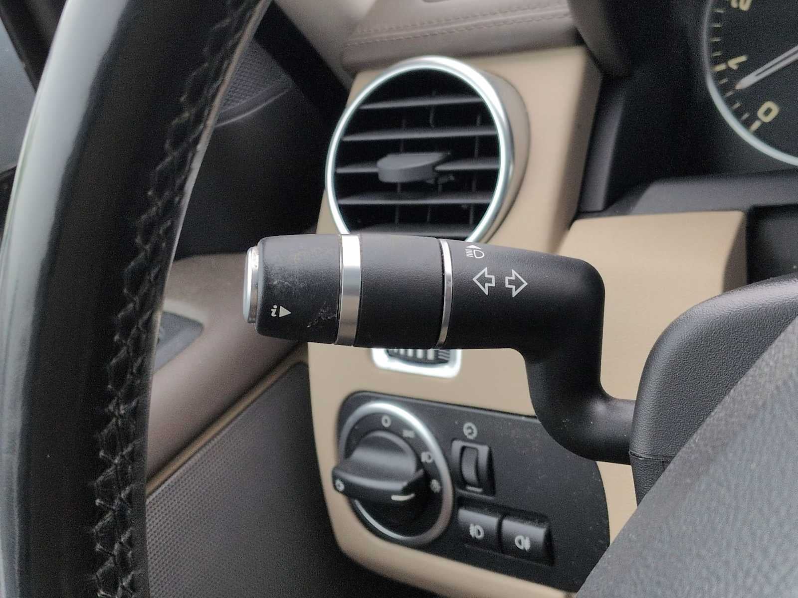 2014 Land Rover LR4 LUX