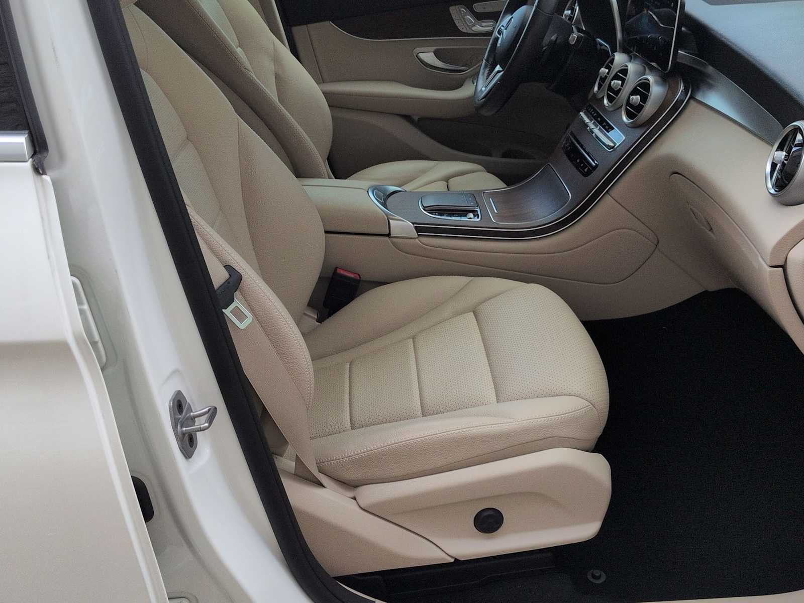 2021 Mercedes-Benz GLC 300 GLC 300