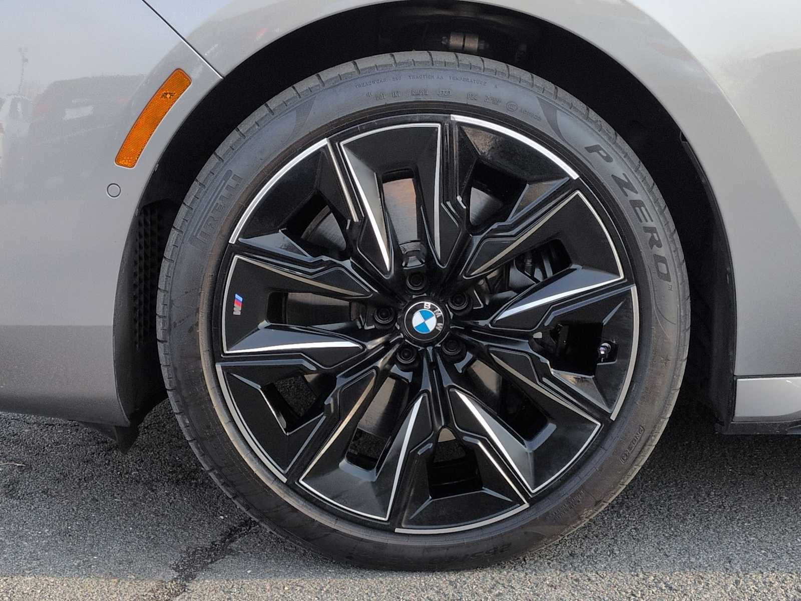 2023 BMW 7 Series 740i