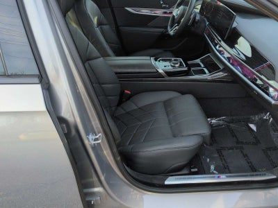 2023 BMW 7 Series 740i