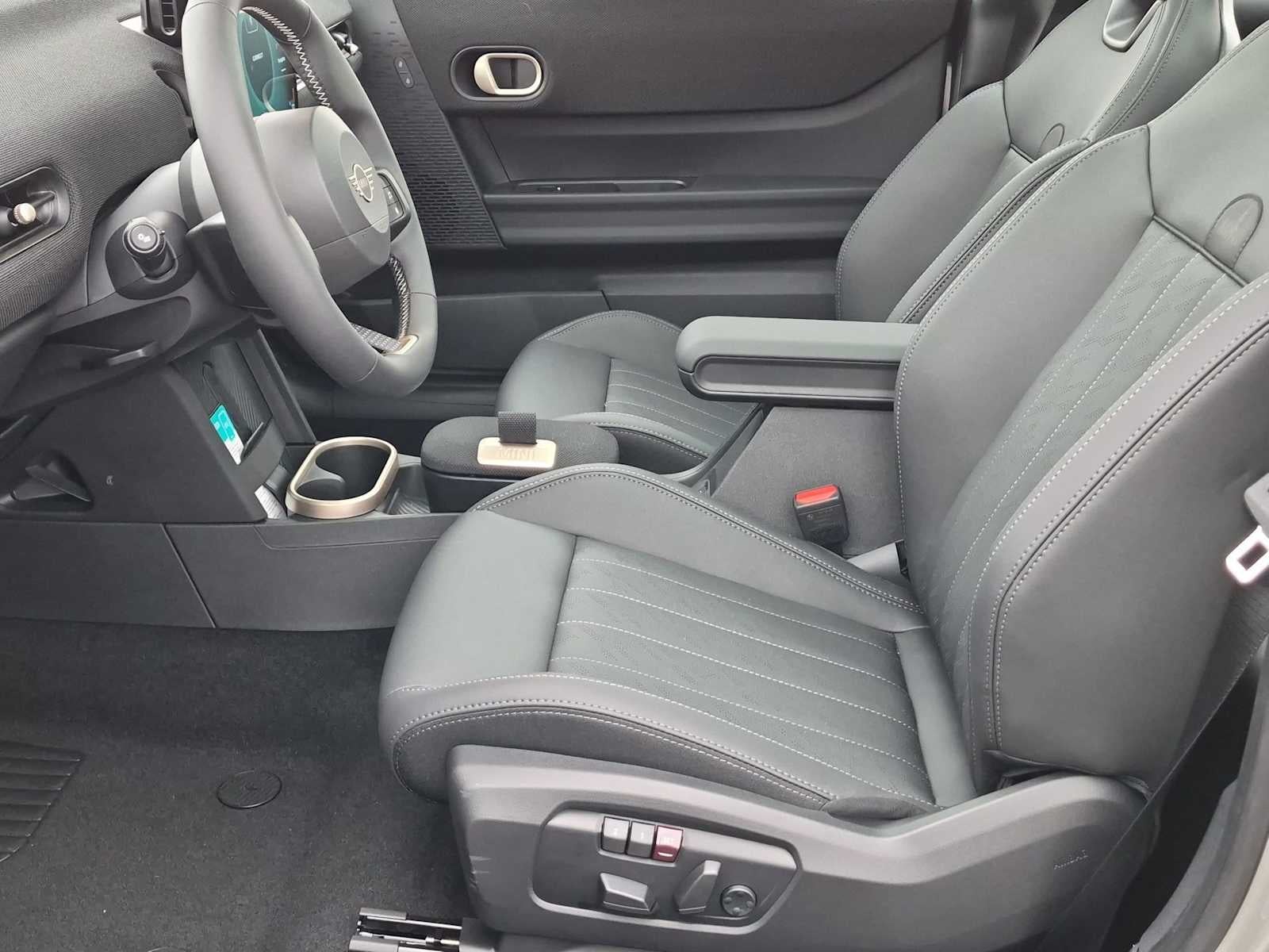 2027 MINI 2 DOOR SIGNATURE PLUS