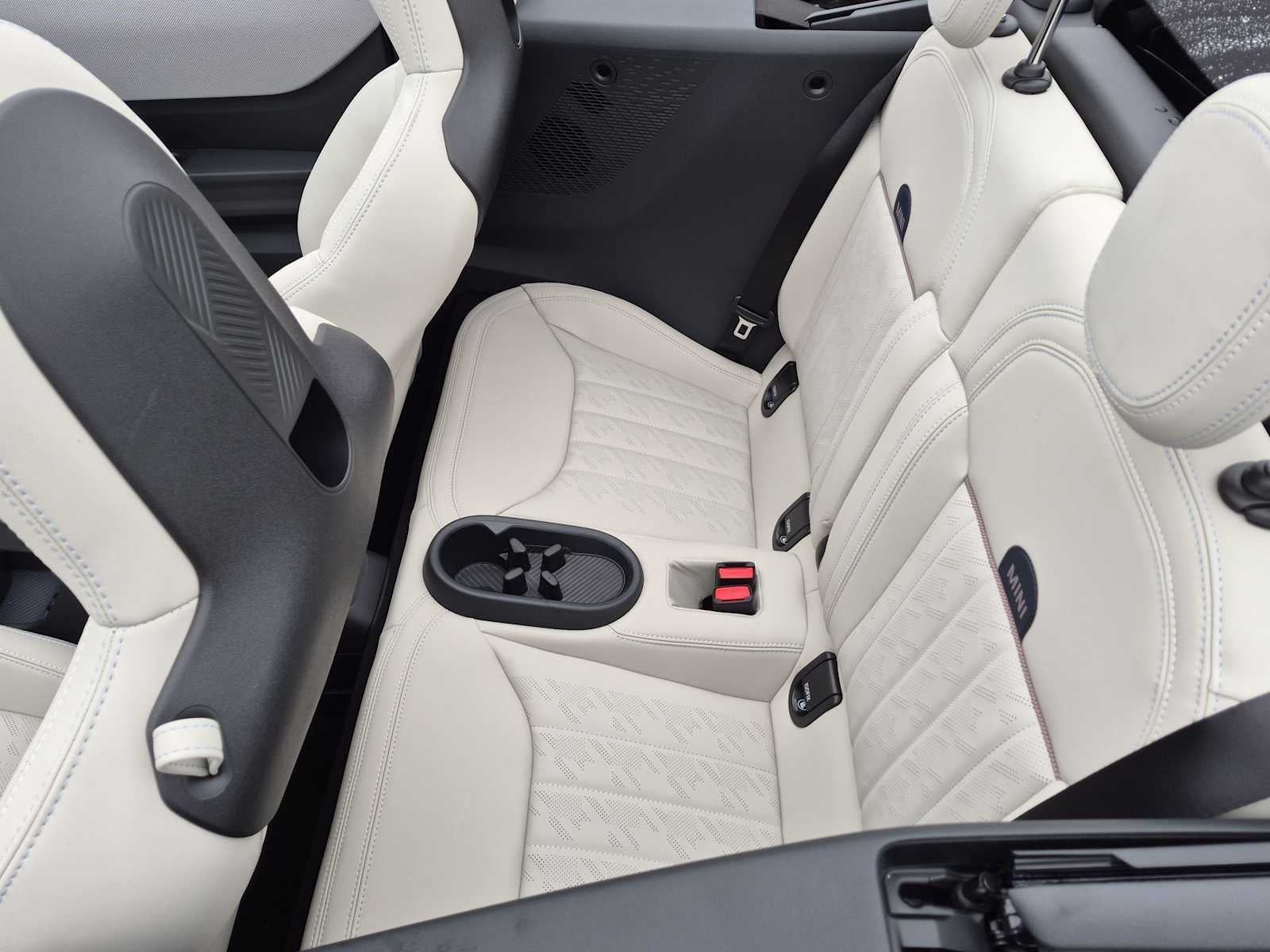 2027 MINI CONVERTIBLE SIGNATURE PLUS