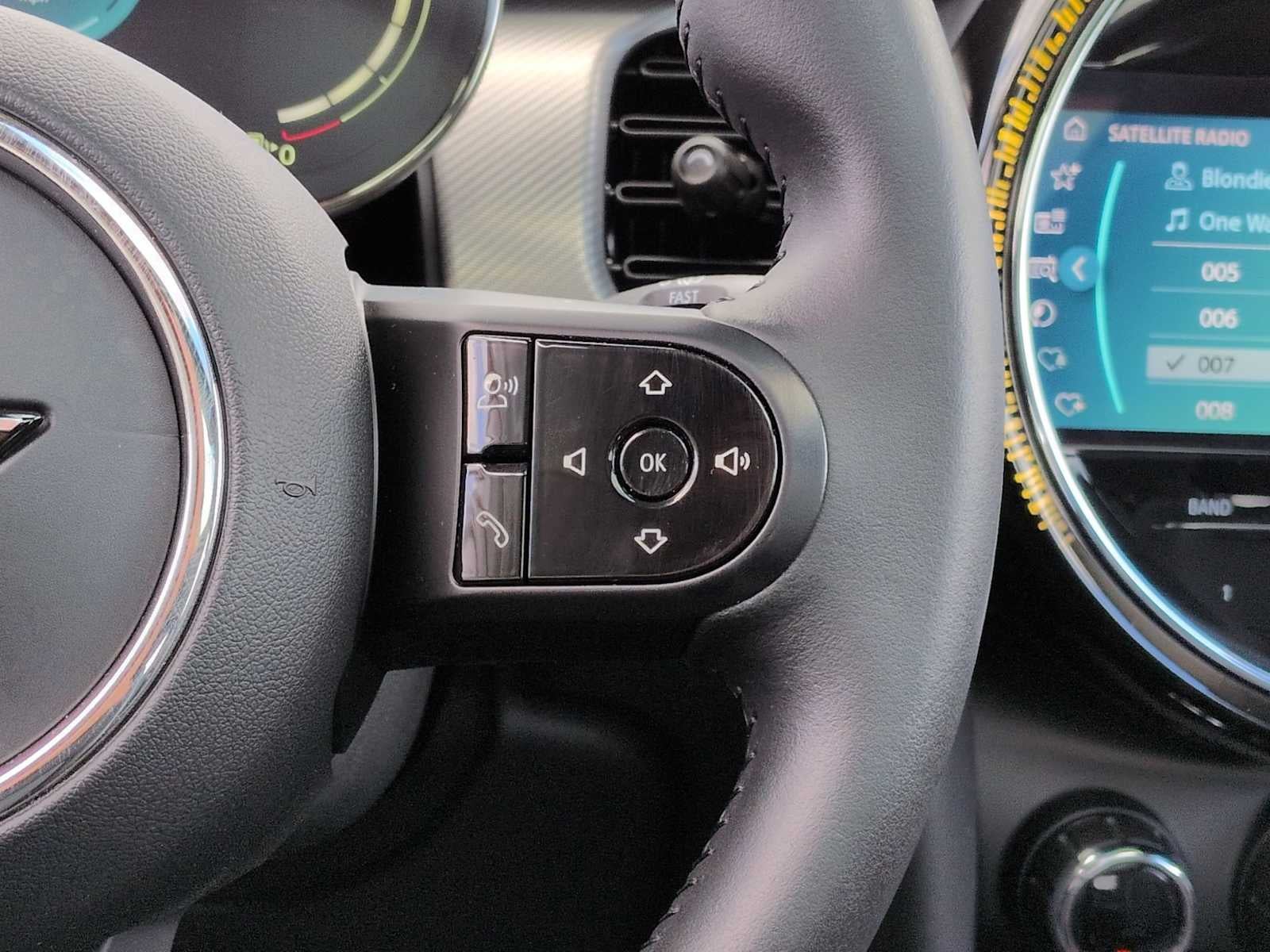 2022 MINI HARDTOP 2 DOOR SIGNATURE