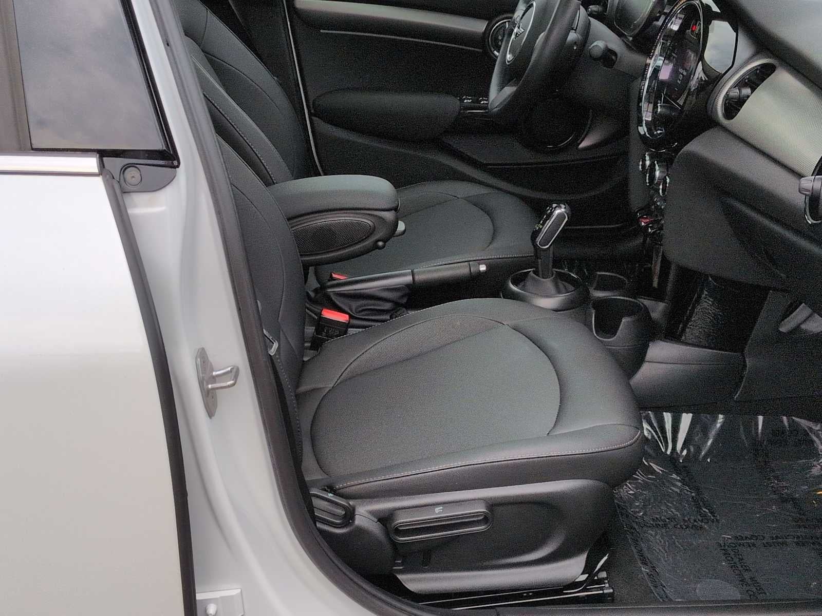 2024 MINI HARDTOP 4 DOOR Cooper