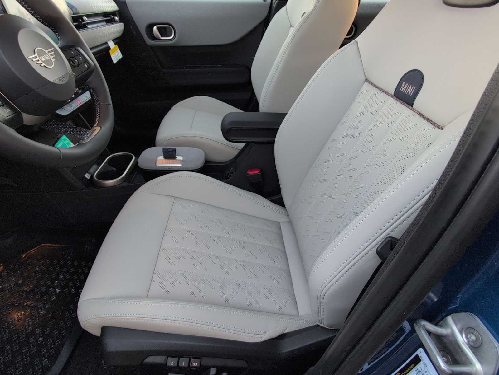 2026 MINI 4 DOOR SIGNATURE PLUS