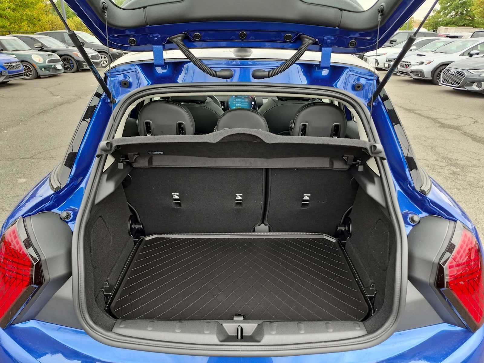 2027 MINI 4 DOOR ICONIC