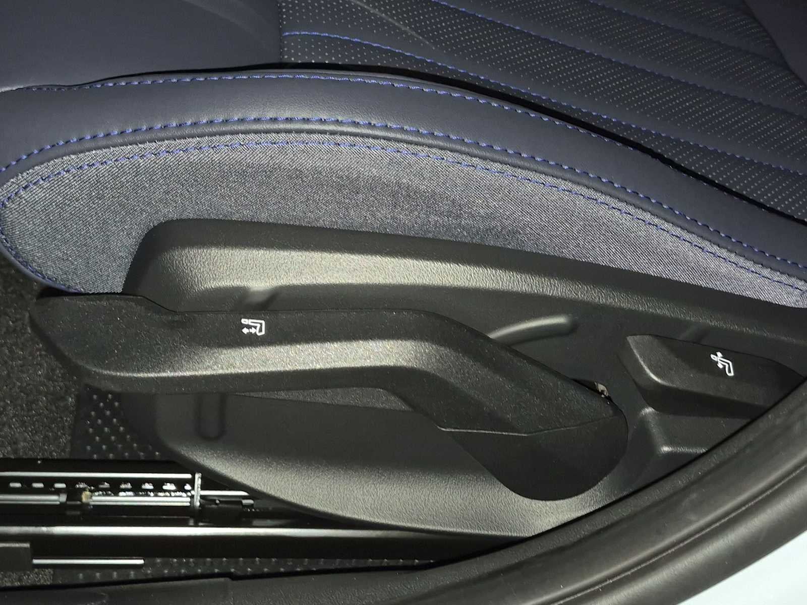 2027 MINI 4 DOOR ICONIC