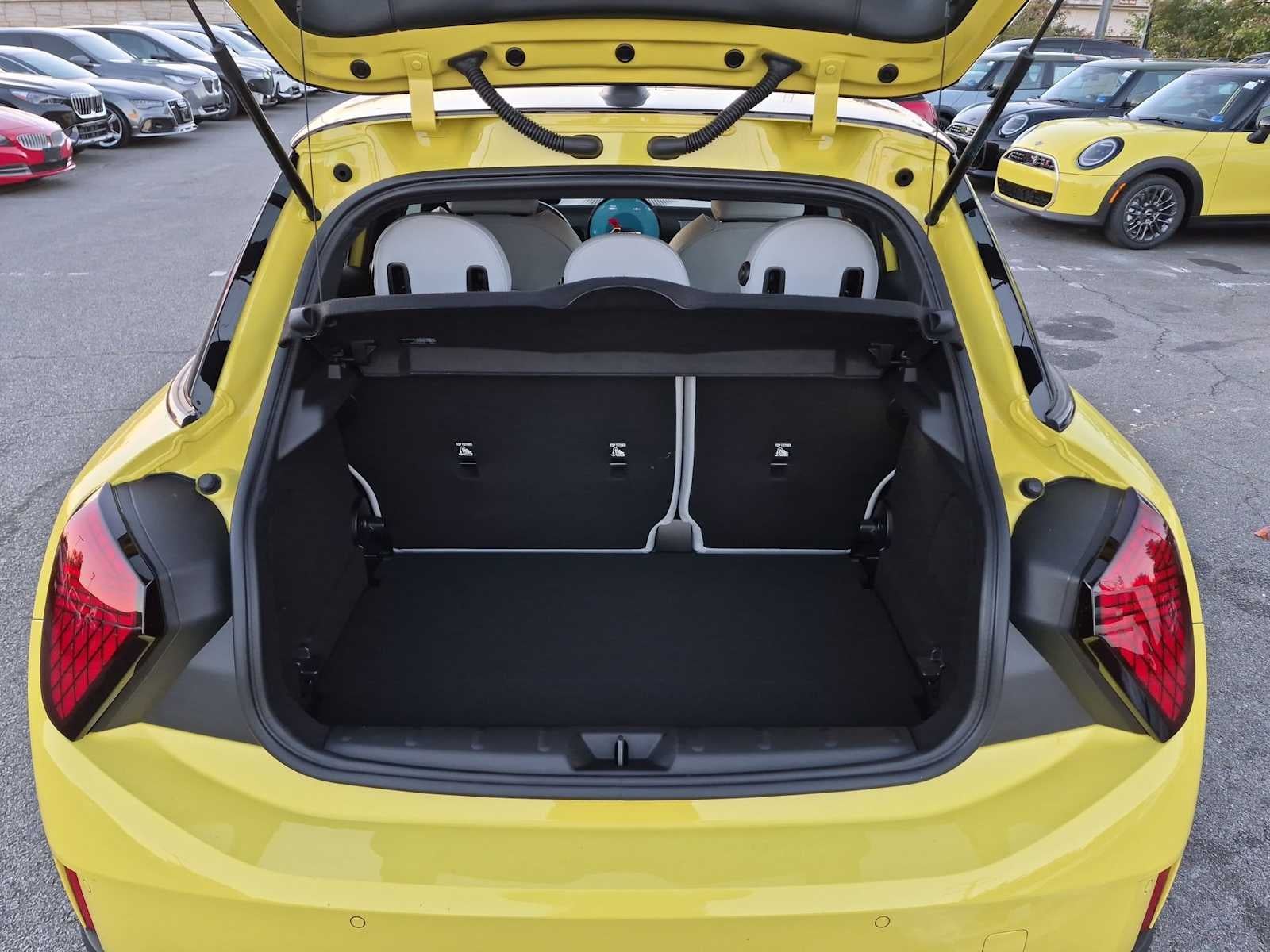 2027 MINI 4 DOOR SIGNATURE PLUS