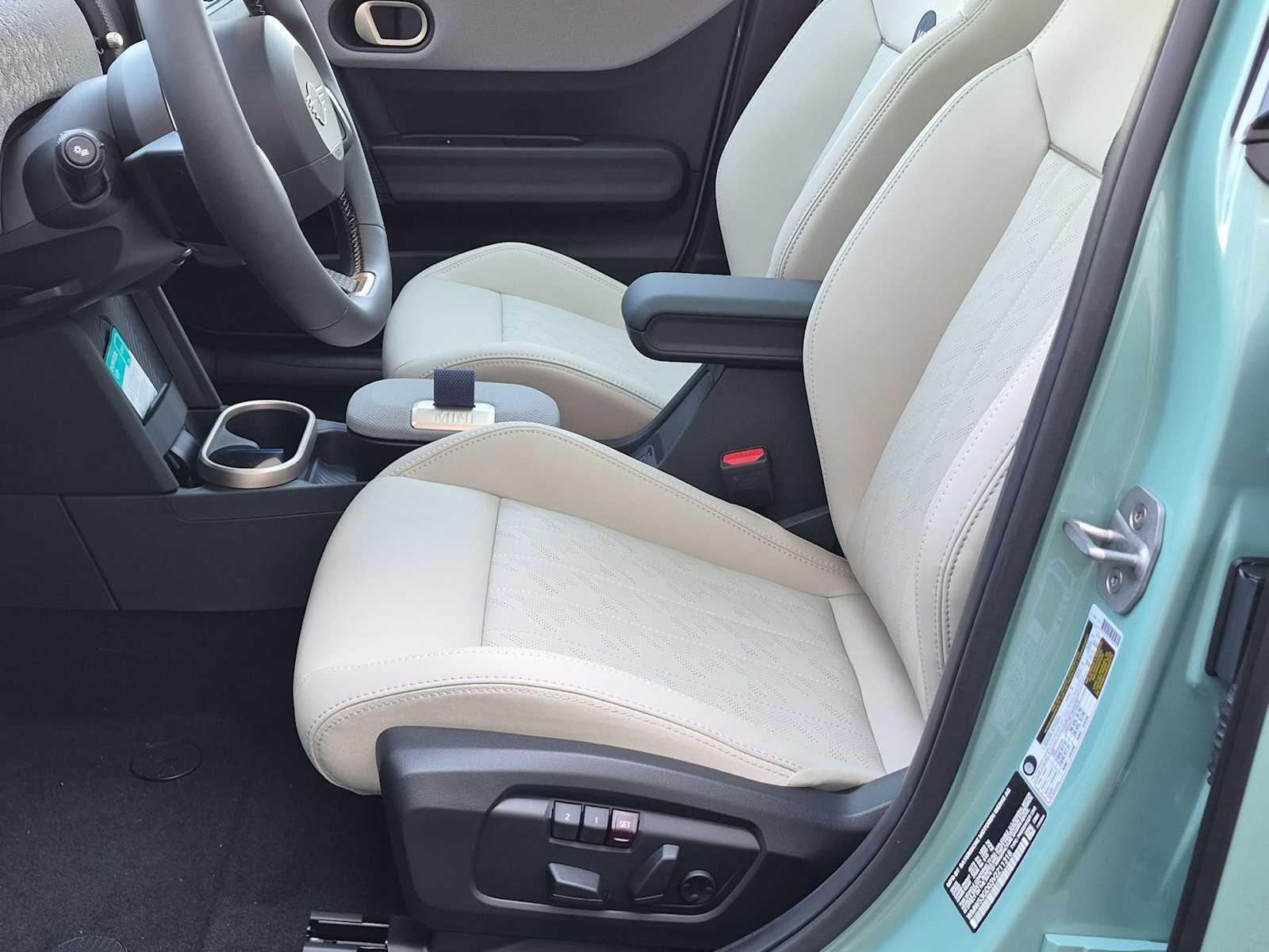 2027 MINI 4 DOOR SIGNATURE PLUS