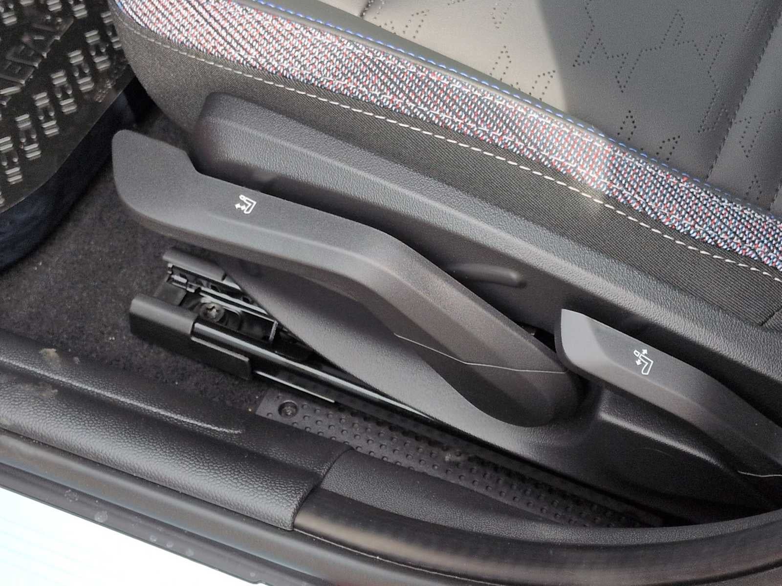 2026 MINI 4 DOOR ICONIC