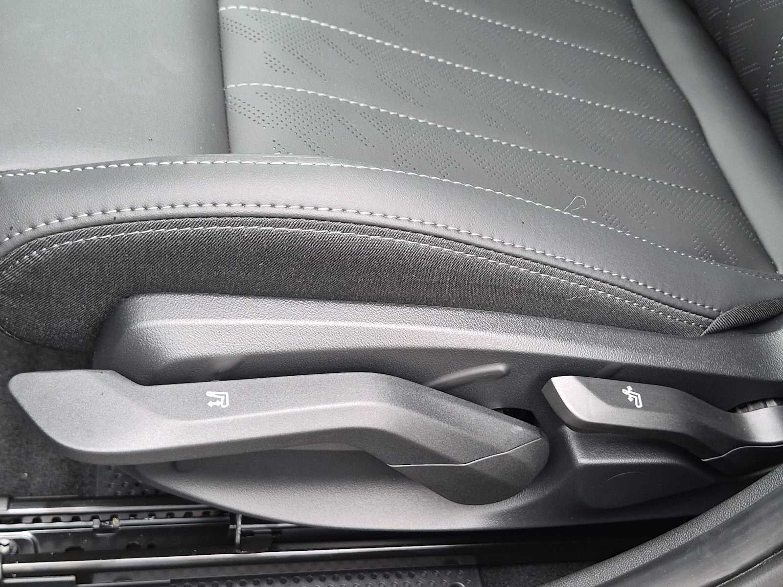2027 MINI 4 DOOR ICONIC