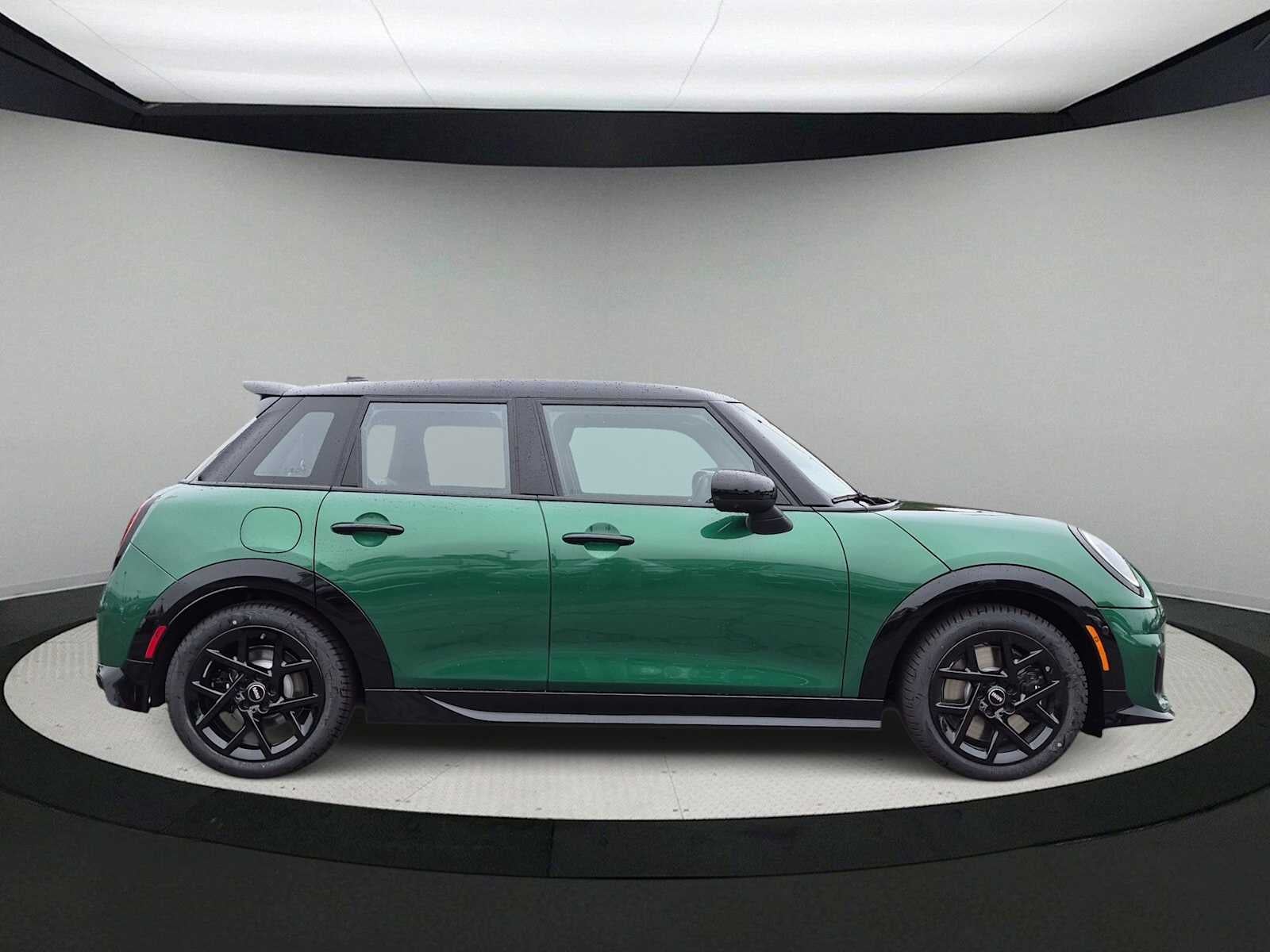 2027 MINI 4 DOOR ICONIC